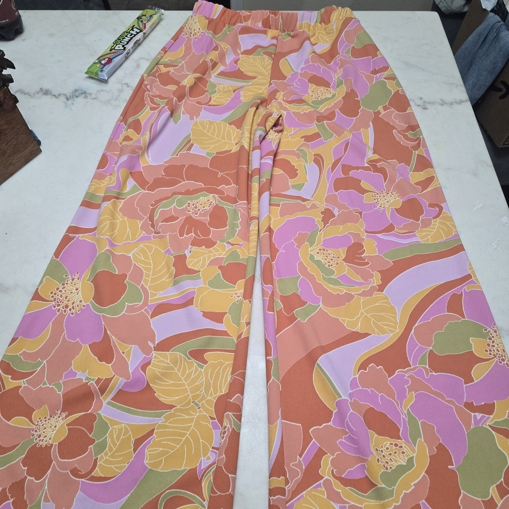 Vibrant Floral Wide Leg Women's Pants - Picture 4 of 4